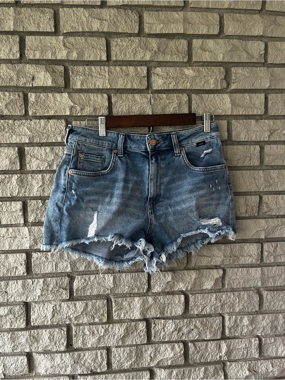 MAVI Lightwash Distressed Cut Off Rosie Style Jean Shorts Size 29